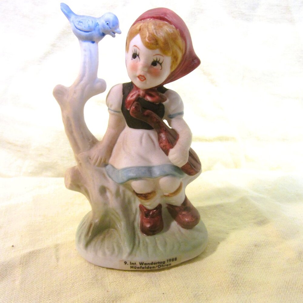VTG 1988 HANDGEMALT PORCELAIN FIGURINE, FIRL SITTING ON TREE W/BLUEBIRD